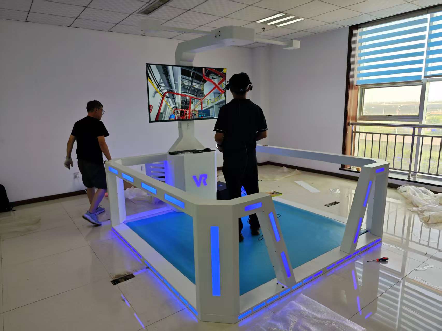 采购建设工地 VR 安全体验馆前,设备报价要核对哪些内容?